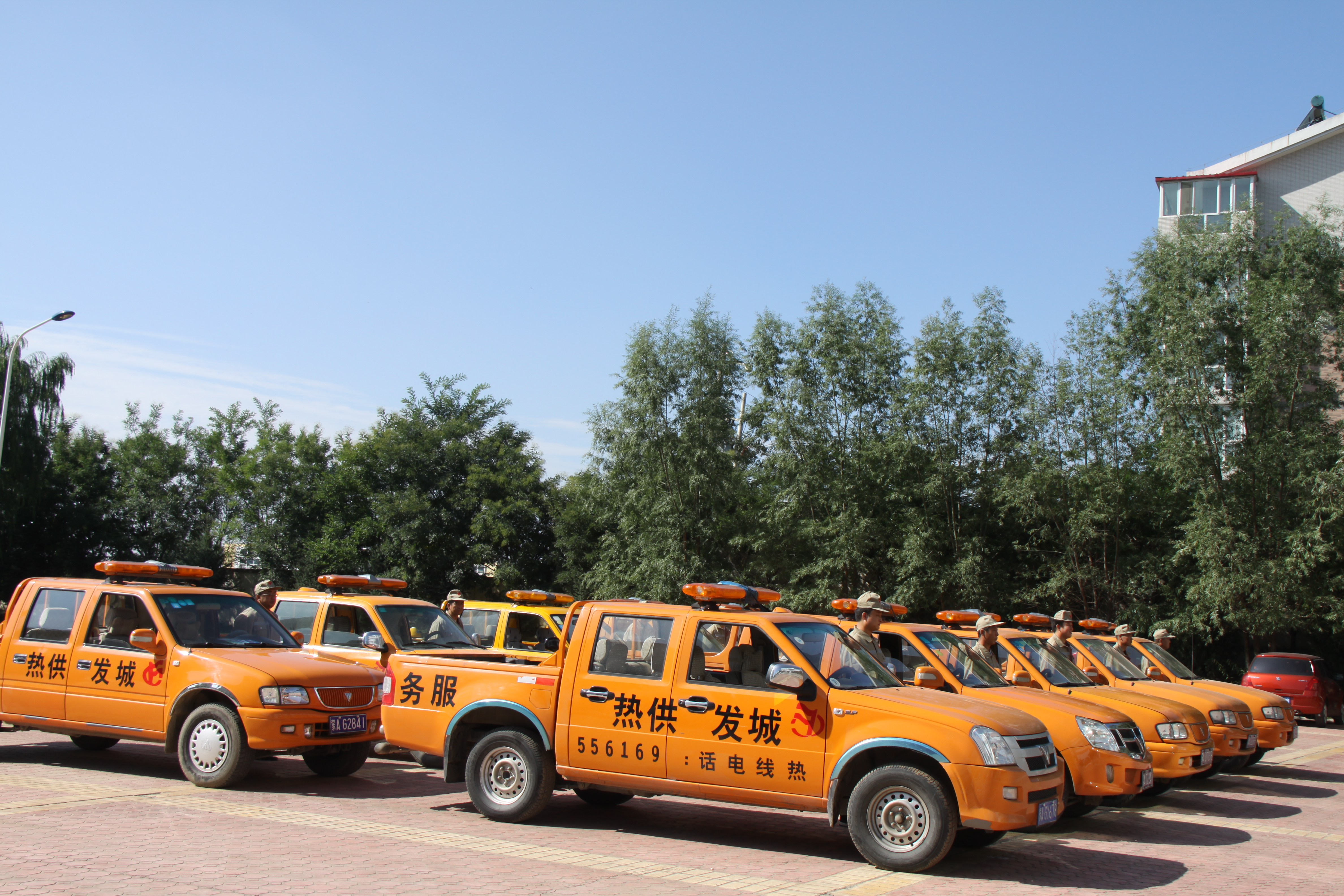 供熱服務(wù)、搶險(xiǎn)車(chē)隊(duì).jpg